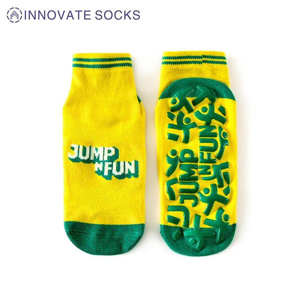 JUMPNFUN Ankle Anti Skid Grip Trampoline Park Socks - 翻译中...